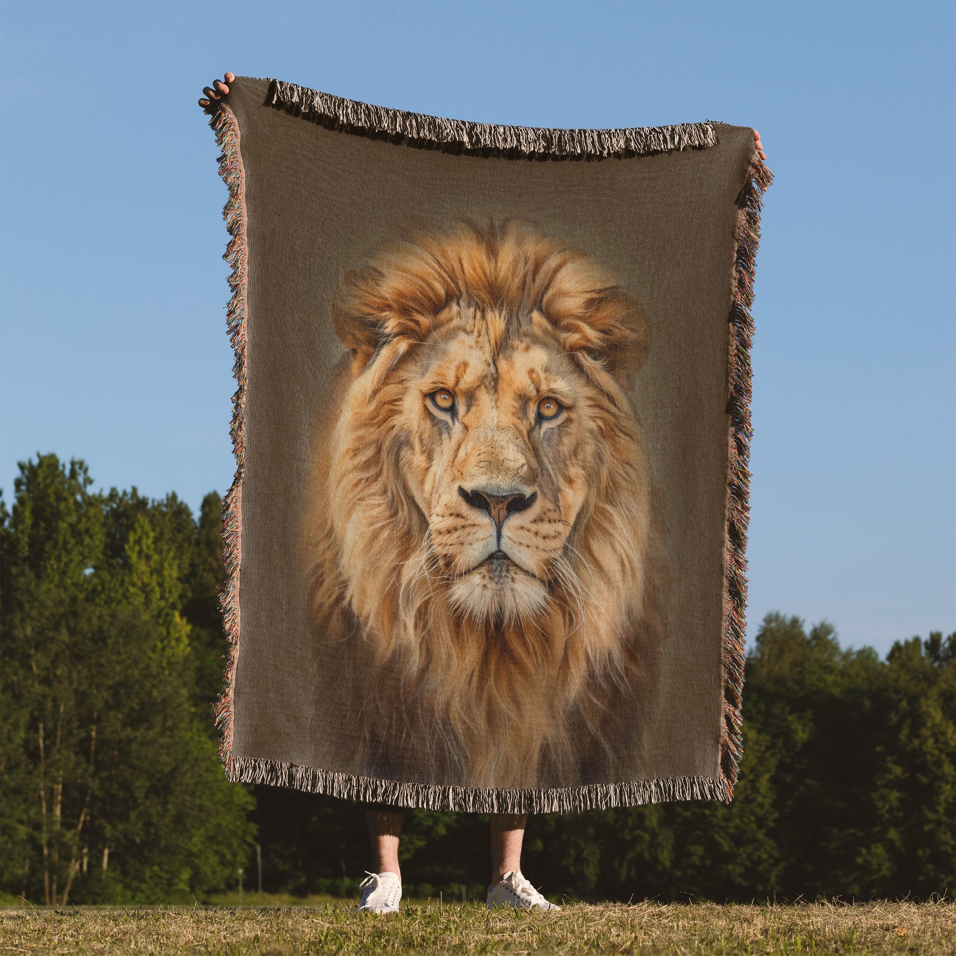 Woven blanket with a lion design